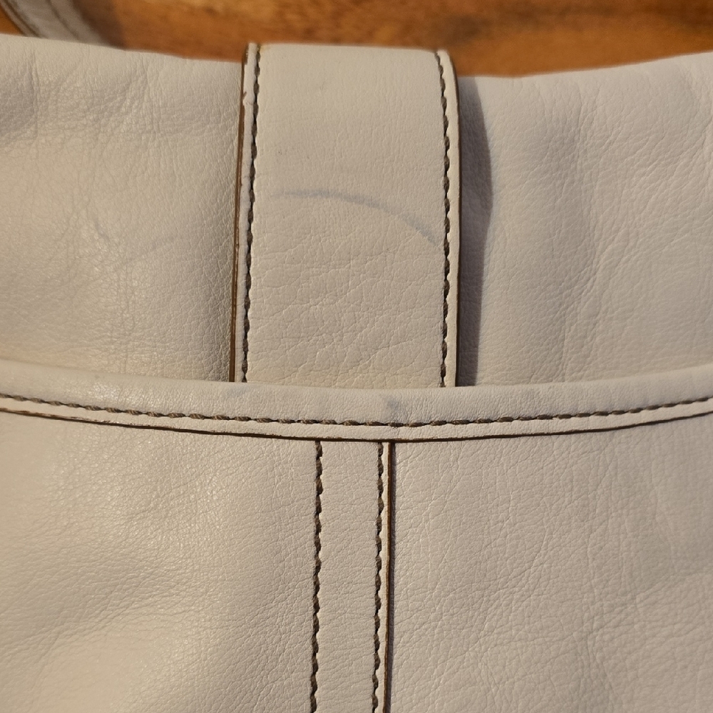 Coach SALE Beige Leather Adjustable Strap Crossbody/Shoulder Bag - Picture 8 of 17